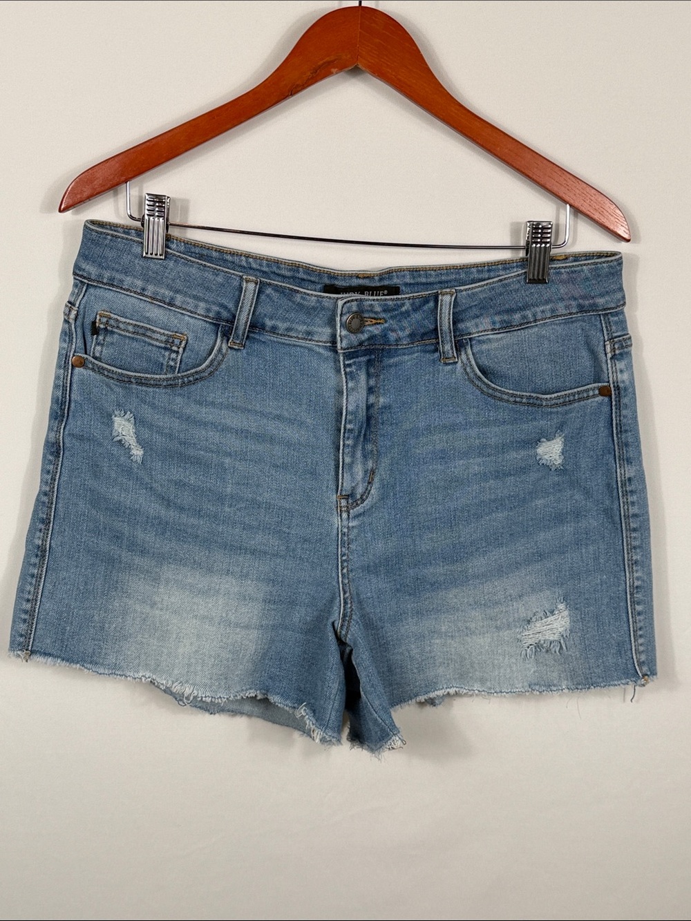 Judy Blue Light Blue Distressed Denim Cutoff Shorts. Womens Size XL. 32’ waist